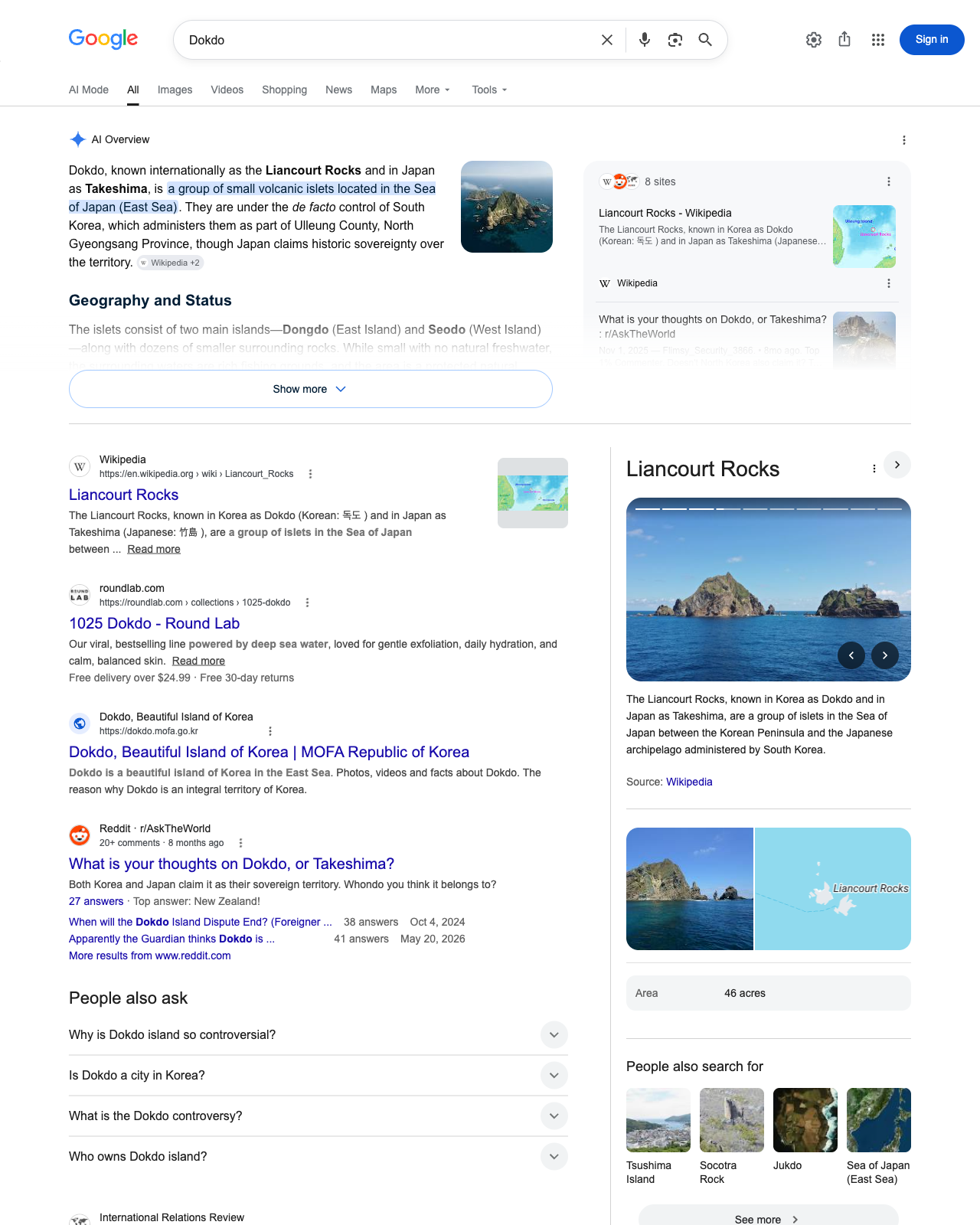 Dokdo 영어 검색 결과. 위키피디아 아래에 화장품 브랜드 라운드랩, 그 아래에 한국 외교부 페이지가 있다